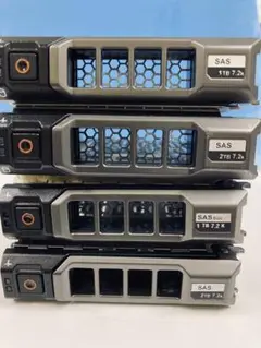 中古品 Dell SAS/SATA 3.5インチ HDDマウンタ 4個