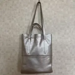 メタリックシルバー 本革 トートバッグ　2wayのサムネイル