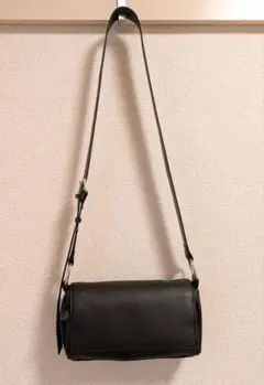 ブラックレザーショルダーバッグ