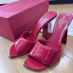 【VALENTINO】レッド ハイヒールサンダルのサムネイル