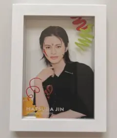 INI museum フレームスタンド　松田迅