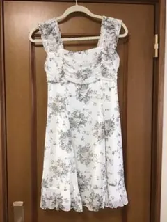 レストローズ　花柄ワンピース