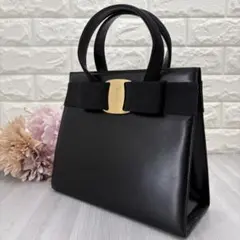 フェラガモ　ヴァラリボン　ハンドバッグ　カーフレザー　ブラック　フォーマル