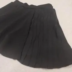 オシャレデザイン。黒のプリーツフレア　ミニスカート　120