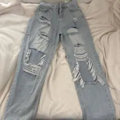 ダメージジーンズ