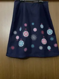 美品　ローラアシュレイ　台形スカート　紺　刺繍　ひざ丈　Laura Ashley