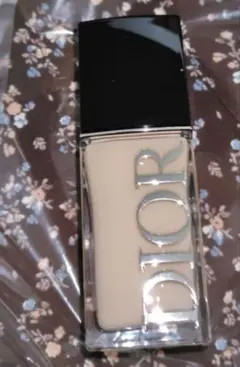 ほぼ新品DIOR ディオール フォーエヴァー フルイド スキングロウ 0.5Nのサムネイル