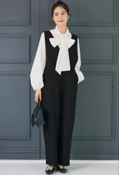 【新品未使用】coca Vネックオールインワン　Mサイズ