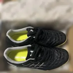 【美品】Under Armour フットサルシューズ ブラックのサムネイル