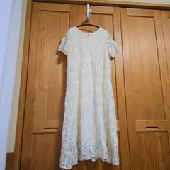 アイボリー 花柄レース 半袖ワンピース