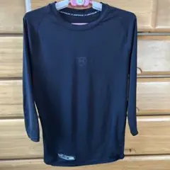 アンダーアーマー　インナーシャツ 長袖　黒　サイズ・LG