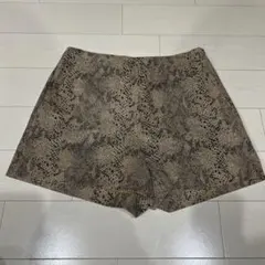 ZARA ショートパンツ サイドファスナー付き　総柄のサムネイル
