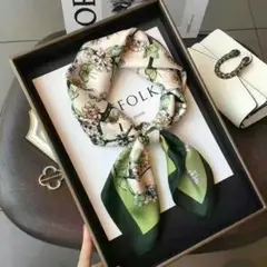 花柄シルク風スカーフ クリーム色 70cmx 70cm