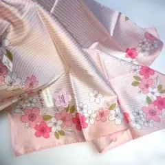 新品　NINA RICCI大判ハンカチ57cmスカーフ　ひざ掛け　SAKURA柄