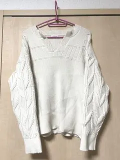 URBAN RESEARCH ケーブル編みVネックニット