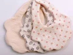 ハンドメイドスタイ もくもくスタイ 小花柄×ハート 女の子3枚セット