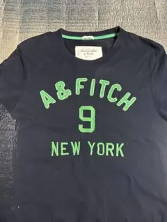 Abercrombie & Fitch ネイビー Tシャツ M