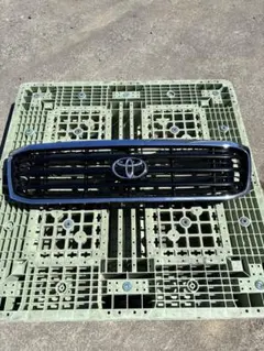 ランドクルーザー100系 純正フロントグリル 希少 爪割れなし TOYOTA