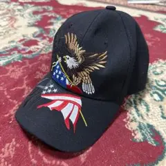 黒い鷲とアメリカ国旗のキャップ