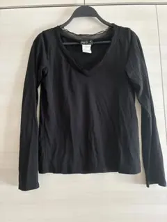 [お値下げ]agnis b. ブラック Vネック 長袖カットソー