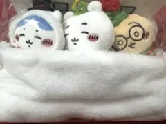 ちいかわ　ハッピーホリデーな繋がるおやすみベッドマスコット