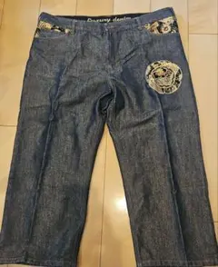 刺繍入りデニムパンツ