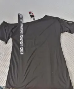 お得!!新品タグ付き　ワンショルダーカットソー