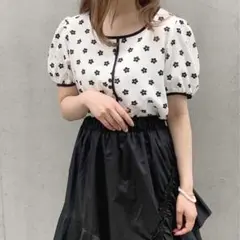 【本日まで値下げ】デイジーパイピングトップス
