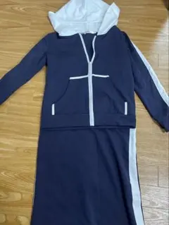 フード付きネイビースカートセットアップ