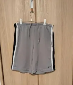 NIKE ショートパンツ グレー Mサイズのサムネイル