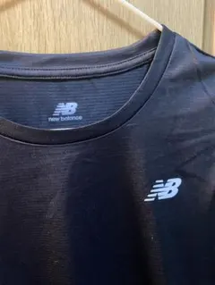 new balance 黒 長袖 トレーニングトップス