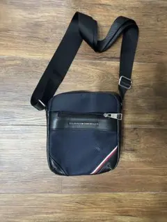 TOMMY HILFIGER ネイビーショルダーバッグ