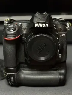 【傷あり中古品】Nikon D7200 ボディ 純正縦位置グリップ・充電器付き 傷あり中古品】Nikon D7200 ボディ 純正縦位置グリップ・充電器付き