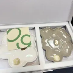 マリメッコ　60周年記念　ウニッコ　プレート　ホワイト　ベージュ　2点セット マリメッコ 60周年記念 ウニッコ プレート ホワイト ベージュ 2