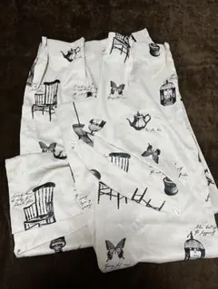 プリントカーテン 椅子と蝶のデザイン