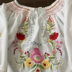 特別値下げ 美品 ヴィンテージ ハンガリー刺繍ブラウス ハンガリー 手刺繍 ブラウス フォークロア 紺色 ヴィンテージ 花