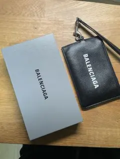 新品未使用BALENCIAGA AirPodsケース ジョングク着用 BBロゴ - メルカリ 新品未使用BALENCIAGA AirPodsケースジョングク着用BBロゴ