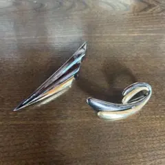 ゴールドと黒シルバーのブローチ2点セット☆レトロ、キズあり
