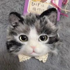 茶白猫（チャトラ白）の刺繍ブローチ 手刺繍の一点物 猫好きさんへの