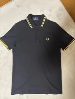【美品】FRED PERRY ポロシャツ ブラック×ゴールドのサムネイル
