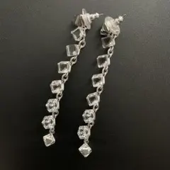 美品✨ スワロフスキー　キラキラ輝く キューブ クリスタル ロングピアス 9cm