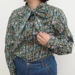 【美品】CHILD WOMAN リバティLIBERTY ベゴニアボウタイブラウスのサムネイル
