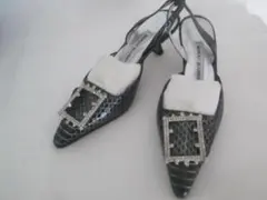 極美品　Manolo Blahnik マノロブラニク　36　ビジューのサムネイル