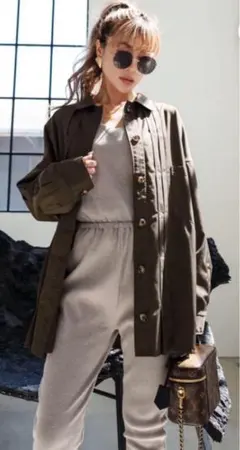GlamLips グラムリップス　タックオーバーシャツのサムネイル