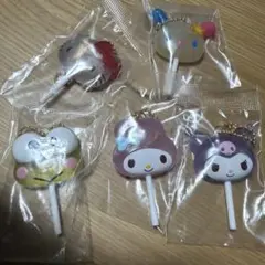 サンリオ　ガチャガチャ　めじるしアクセサリー　 キティ