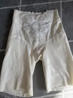 s*u様 クリーム色 骨盤ガードル S