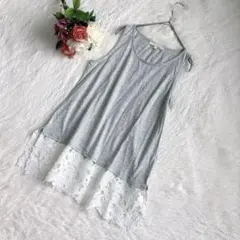 ピンクアドベ ワールド（L）裾レース 花柄 タンクトップ レイヤード 灰色×白のサムネイル