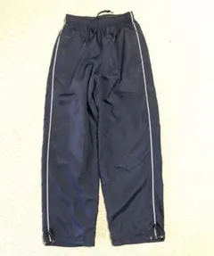 ネイビー サイドライン イージーパンツ、ポリエステル素材のビニールパンツ