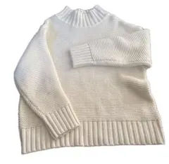 アイボリー ハイネック ニットセーター