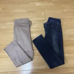 CT17 ダークブルー スキニーデニム27とベージュパンツ